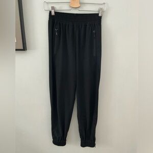 SMYTHE women’s black jogger style pants. Size small.